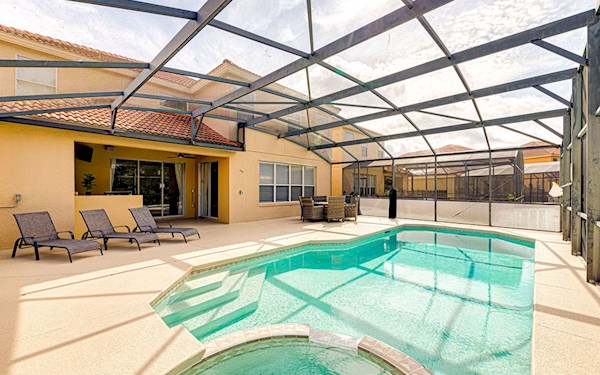 Huge 6 bed 6 bath Private Villa Overlooking Water, Pool and Spa