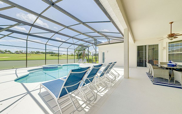 Stunning 5 Bed 3 Bath Modern Villa on Highlands Reserve