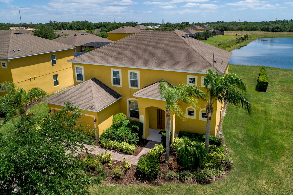 Villa Belvedere and lake