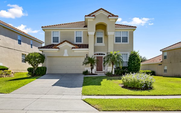 Newly Remodeled 6BR/5BA Villa w/ 3 King Suits, Pool+Spa 