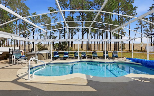 5 Bed, 3 Bath Wheelchair Accessible Villa with Huge Pool Deck