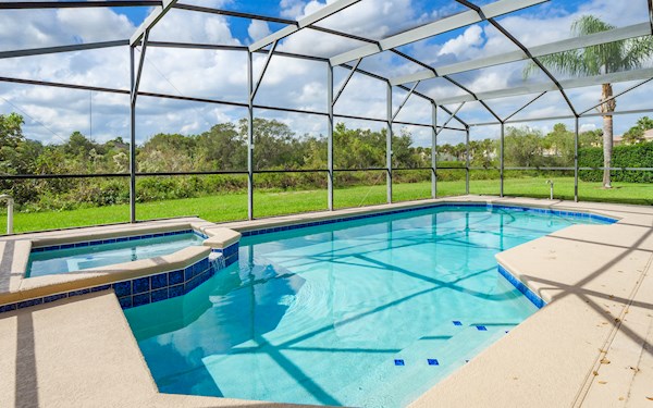 Large 5 bed 4 bath home sleeping 12