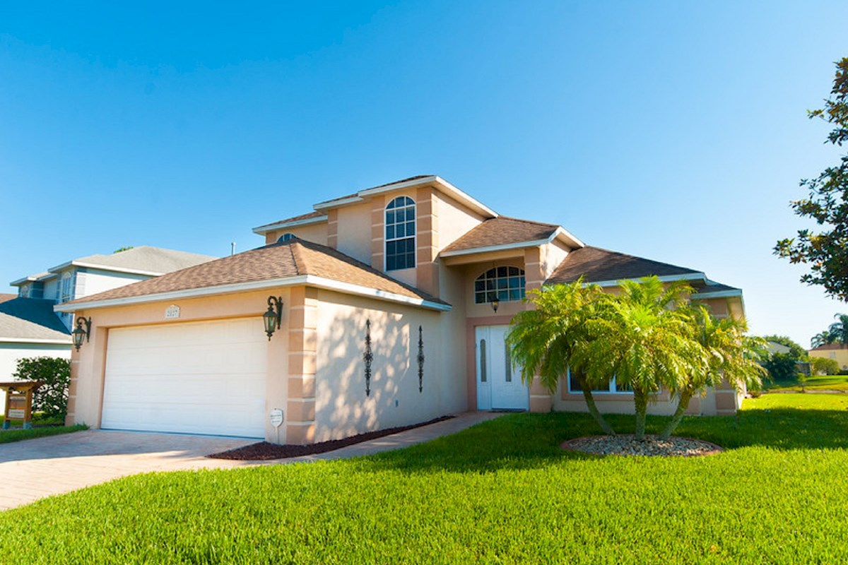 stunning Lake View House 