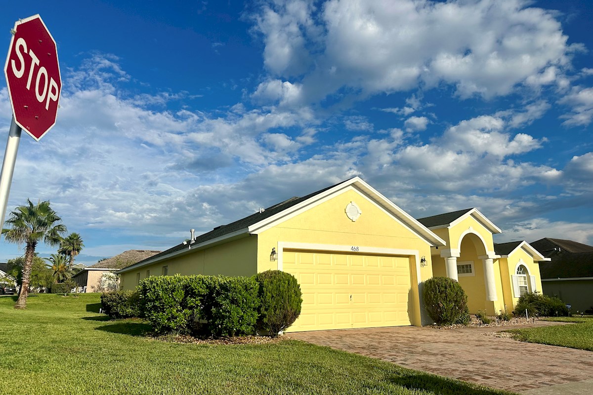 Sunset Palms Villa, on large corner plot