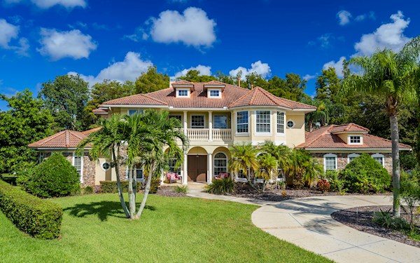 Formosa Gardens 8 bedroom, 8 Bathroom Lakeside Villa