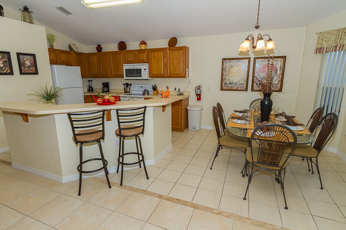 Kitchen / Dining Area