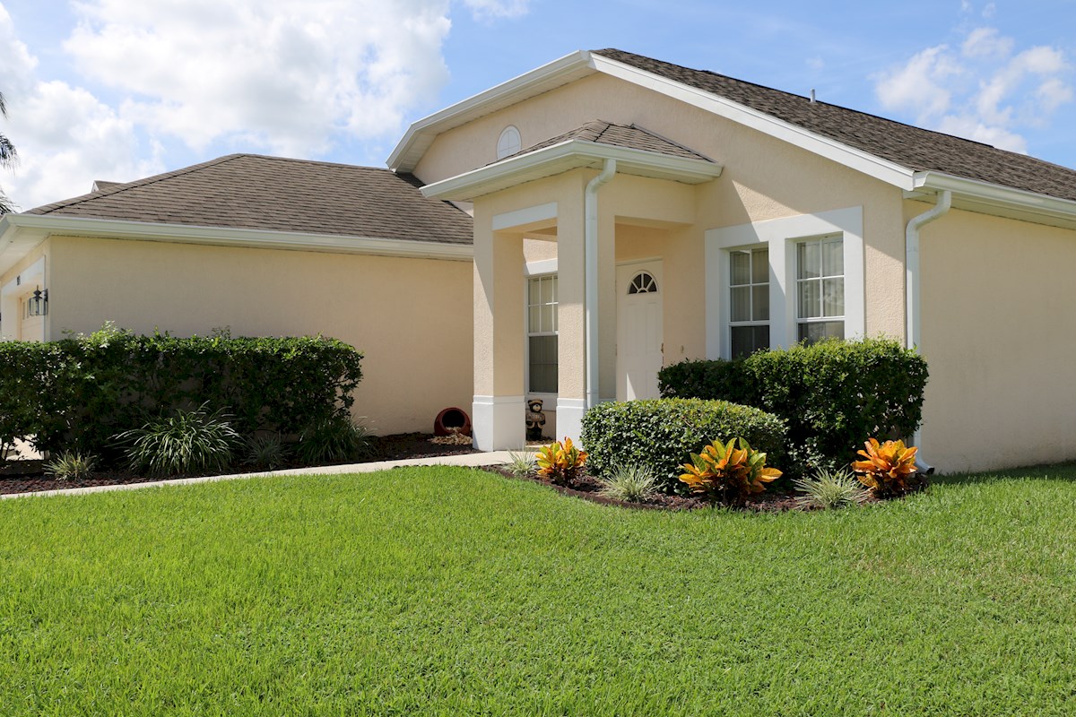 Front and side of Highlands Reserve villa