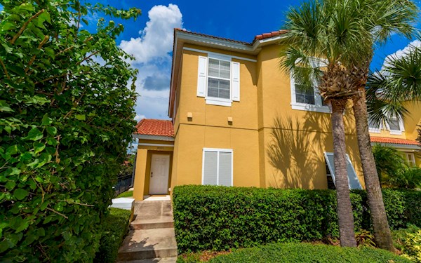 Spacious 4 bed 3 bath townhouse on Encantada Resort