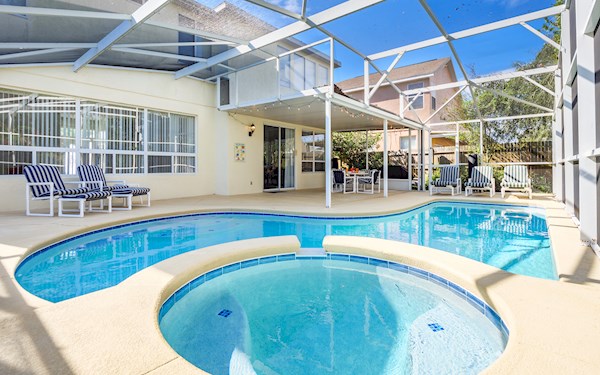 Spacious 4 Bed Family Villa, only 10 minutes to Disney!