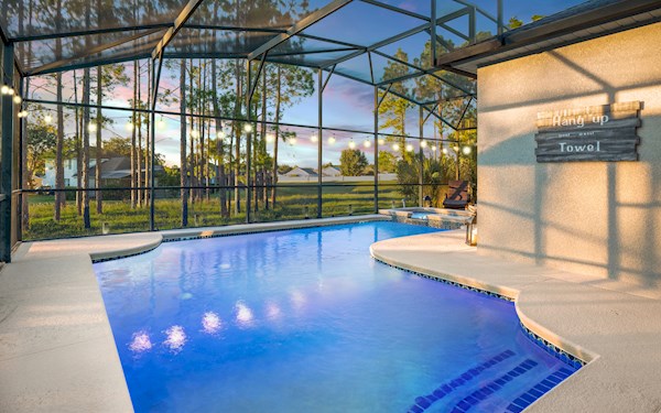 Luxurious & Modern 5 Bedroom 4 Bath at Calabay Parc