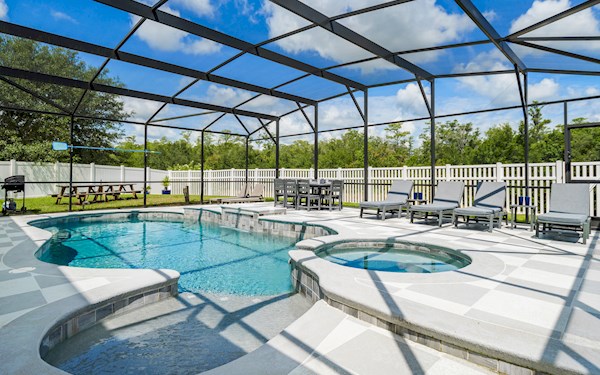 Breathtaking 5 Bed Villa on Legacy Park