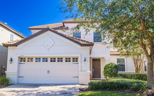 Champions Gate 5 Bedroom 4 ½ Bath Villa with Pool