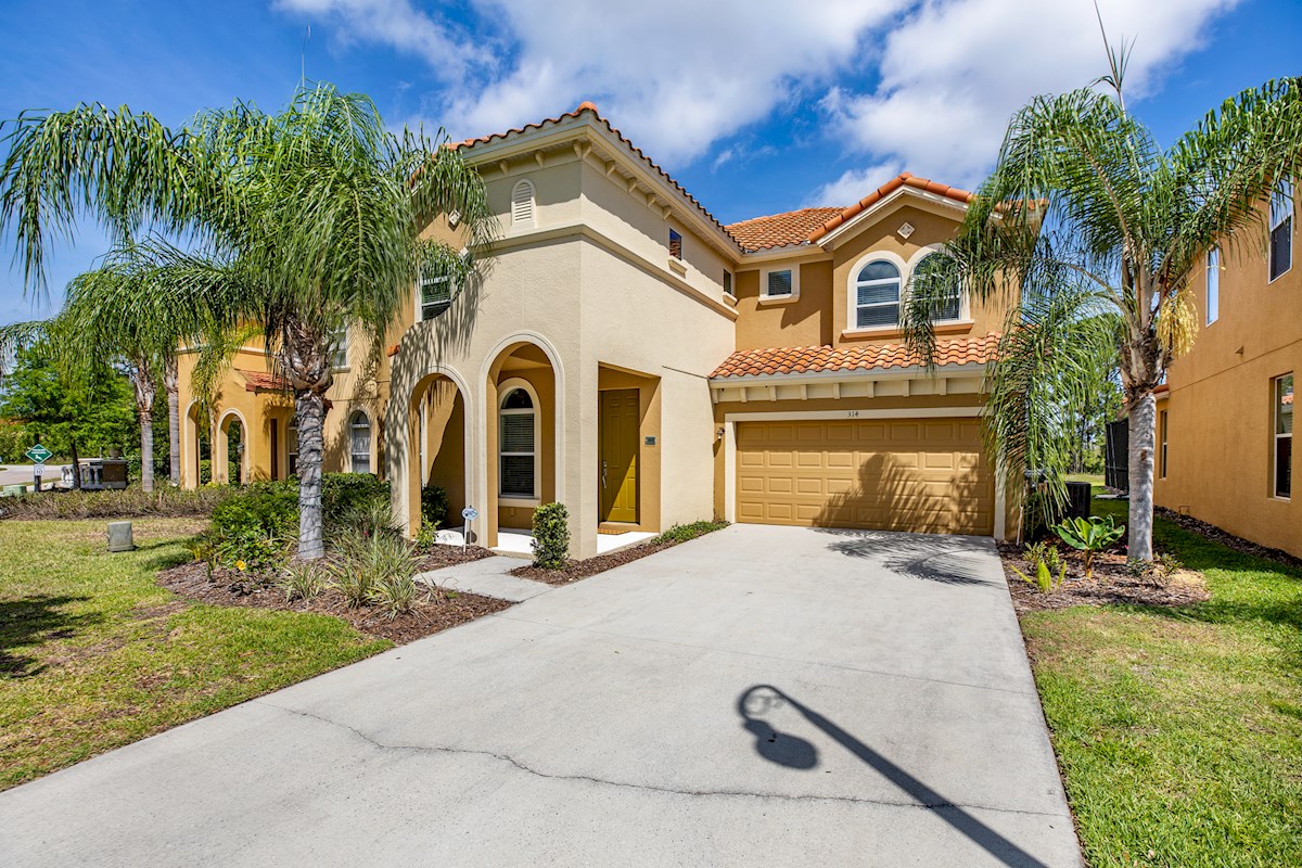 Watersong Resort- Stunning 6 Bed 5 ½ Bath on Conservation Lot