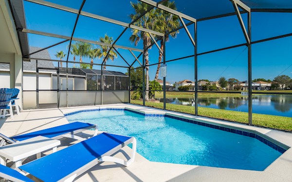 Beautiful 4 Bed 3 Bath Villa with Stunning Lake View