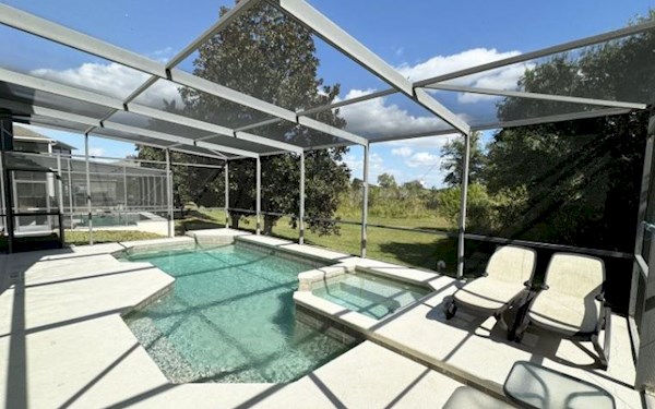 Beautiful Home with Pool, Spa and Balcony off the Master Bedroom