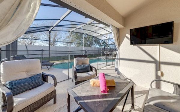 Fabulous 5 bed 4 Bath Villa on Gated Resort of Solana