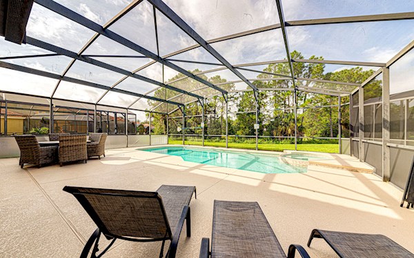 Spacious & Elegant 6 bed 5 Bath Villa on a Gated Resort