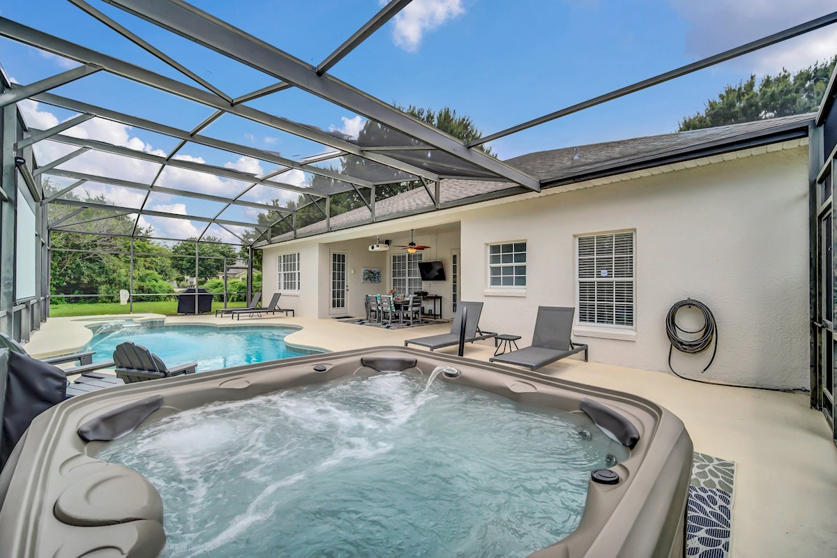 Pool Spa And Wading Pool With  Free Heating  And BBQ Grill 